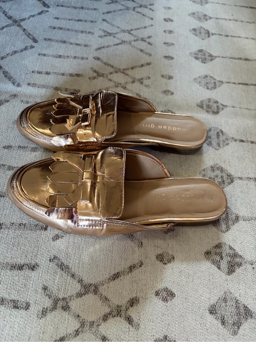 Madden Girl Rose Gold Metallic Fringe Mule Loafers Bow Detail Size 8 - Picture 2 of 6